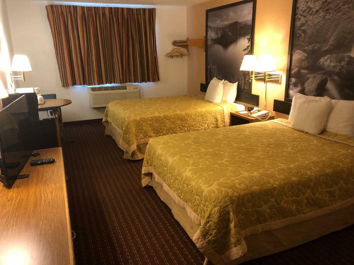 Super 8 By Wyndham The Dalles Or Exterior foto